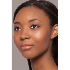 Champagne Glazen™ Highlighting Gel -Butter London Store ChampagneGlazen HighlightingGelAfricanAmericanModel